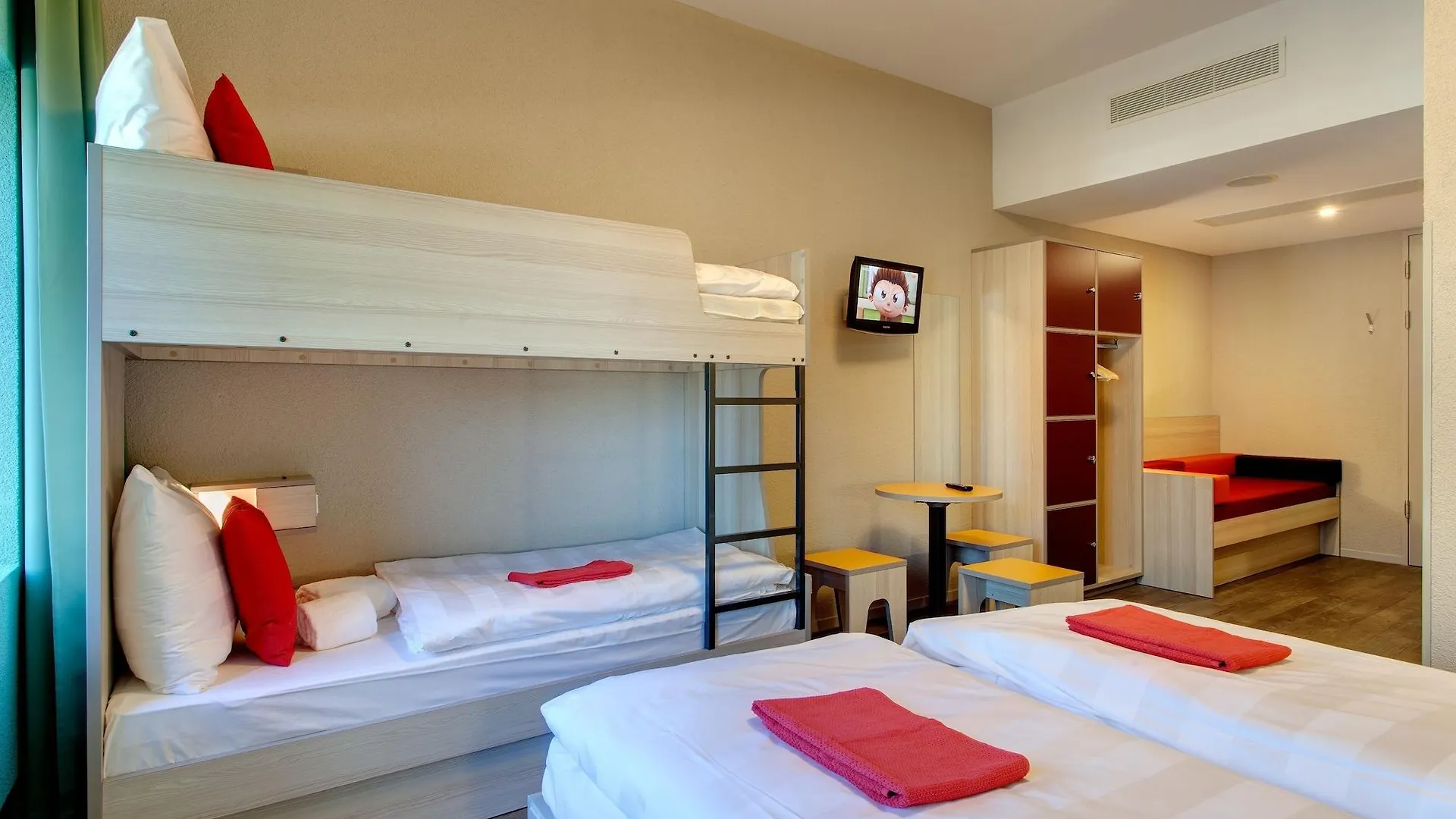Meininger Hotel Amsterdam City West 2*,